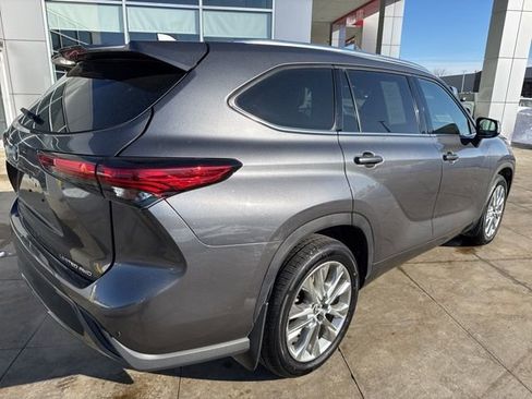 Used 2021 Toyota Highlander Limited image 7