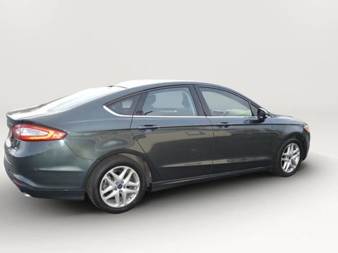 Used 2015 Ford Fusion SE image 9