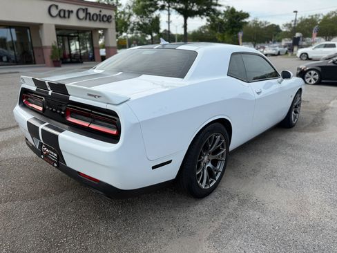 Used 2015 Dodge Challenger SRT image 7