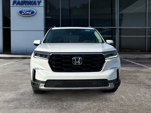 Used 2025 Honda Pilot Touring image 3