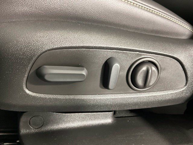 Used 2023 Chevrolet Traverse LT w/ LT Premium Package AWD/4WD image 31