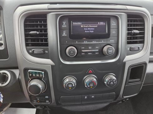 Used 2017 RAM 1500 Express AWD/4WD image 9