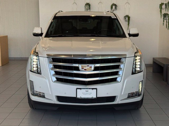 Used 2019 Cadillac Escalade Premium Luxury AWD/4WD image 38