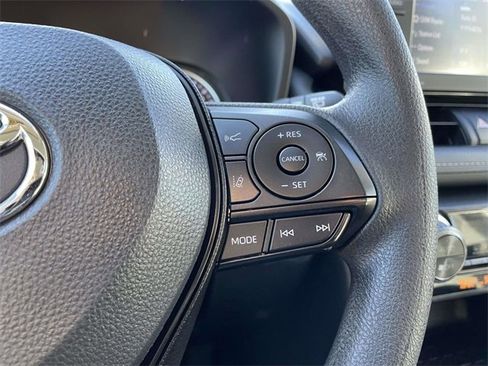 Used 2022 Toyota RAV4 XLE image 25