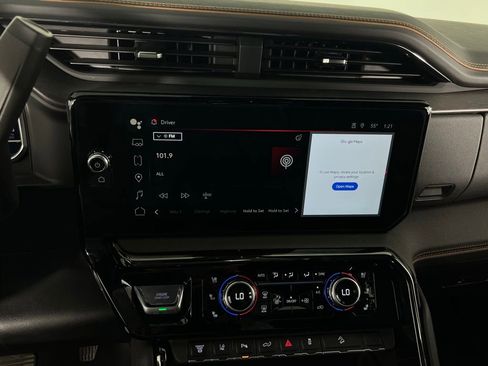 Used 2024 GMC Sierra 2500 AT4 w/ AT4 Premium Plus Package image 18