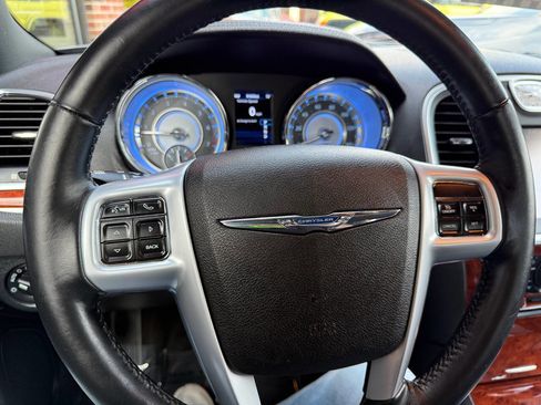 Used 2014 Chrysler 300 w/ Driver Convenience Group image 12