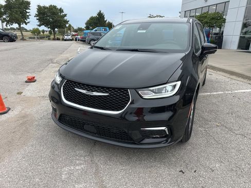 New 2026 Chrysler Pacifica Select image 11