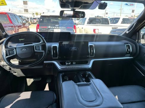 Used 2025 Ford Expedition Tremor AWD/4WD image 9