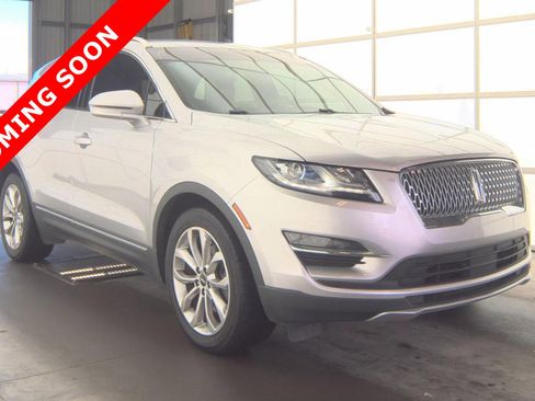 Used 2019 Lincoln MKC Select w/ Select Plus Package FWD image 3