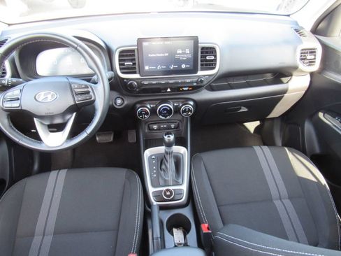 Certified 2025 Hyundai Venue SEL FWD image 19