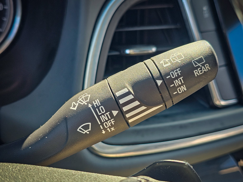 Used 2018 Buick Enclave Essence FWD image 19