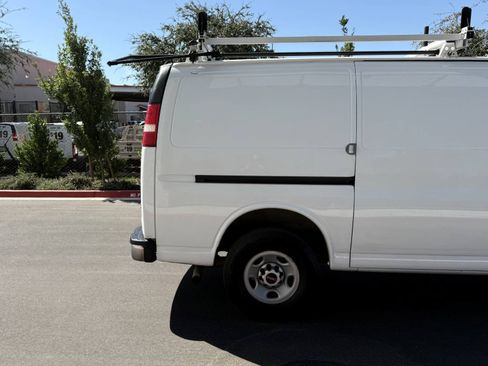 Used 2017 GMC Savana 2500 RWD image 5