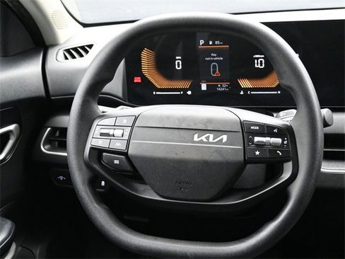 Used 2025 Kia K4 LXS image 10
