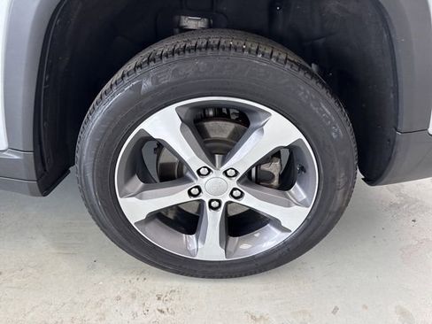 Used 2023 Jeep Grand Cherokee L Limited w/ Trailer Tow Group (B) image 7