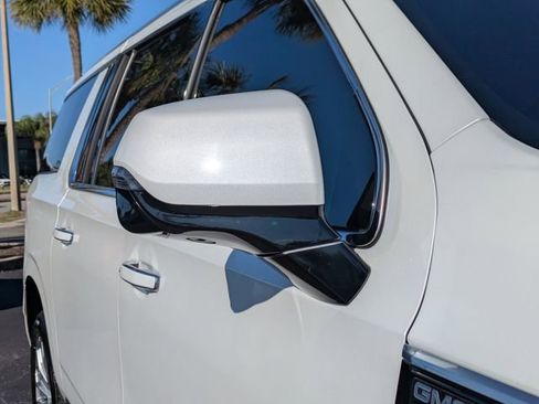 Used 2022 GMC Yukon XL Denali AWD/4WD image 14