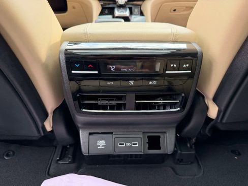 Used 2023 Acura MDX SH-AWD w/ Technology Package image 18