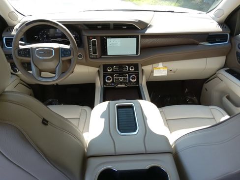 Used 2023 GMC Yukon XL Denali w/ Denali Reserve Package AWD/4WD image 15