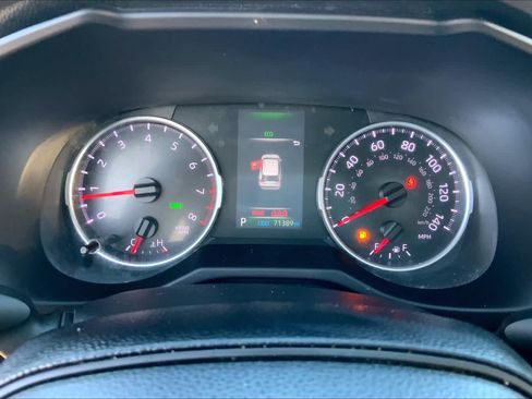 Used 2021 Toyota RAV4 XLE FWD image 25