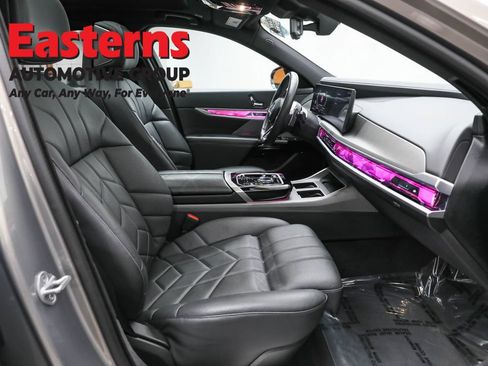 Used 2023 BMW 760i xDrive w/ Executive Package AWD/4WD image 28