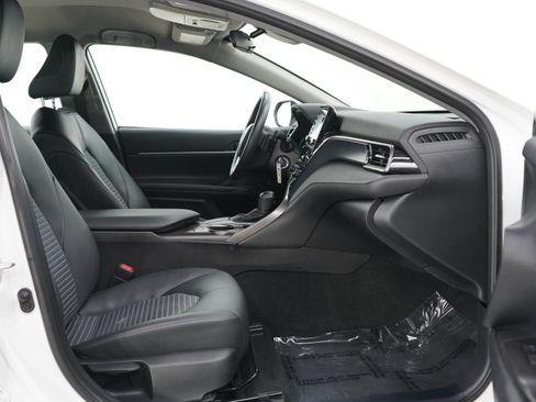 Used 2024 Toyota Camry SE FWD image 11