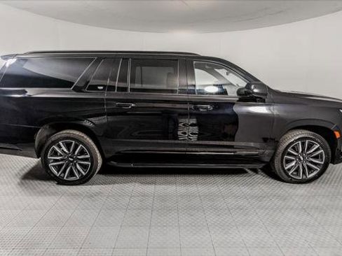 Used 2023 Cadillac Escalade ESV Sport AWD/4WD image 9