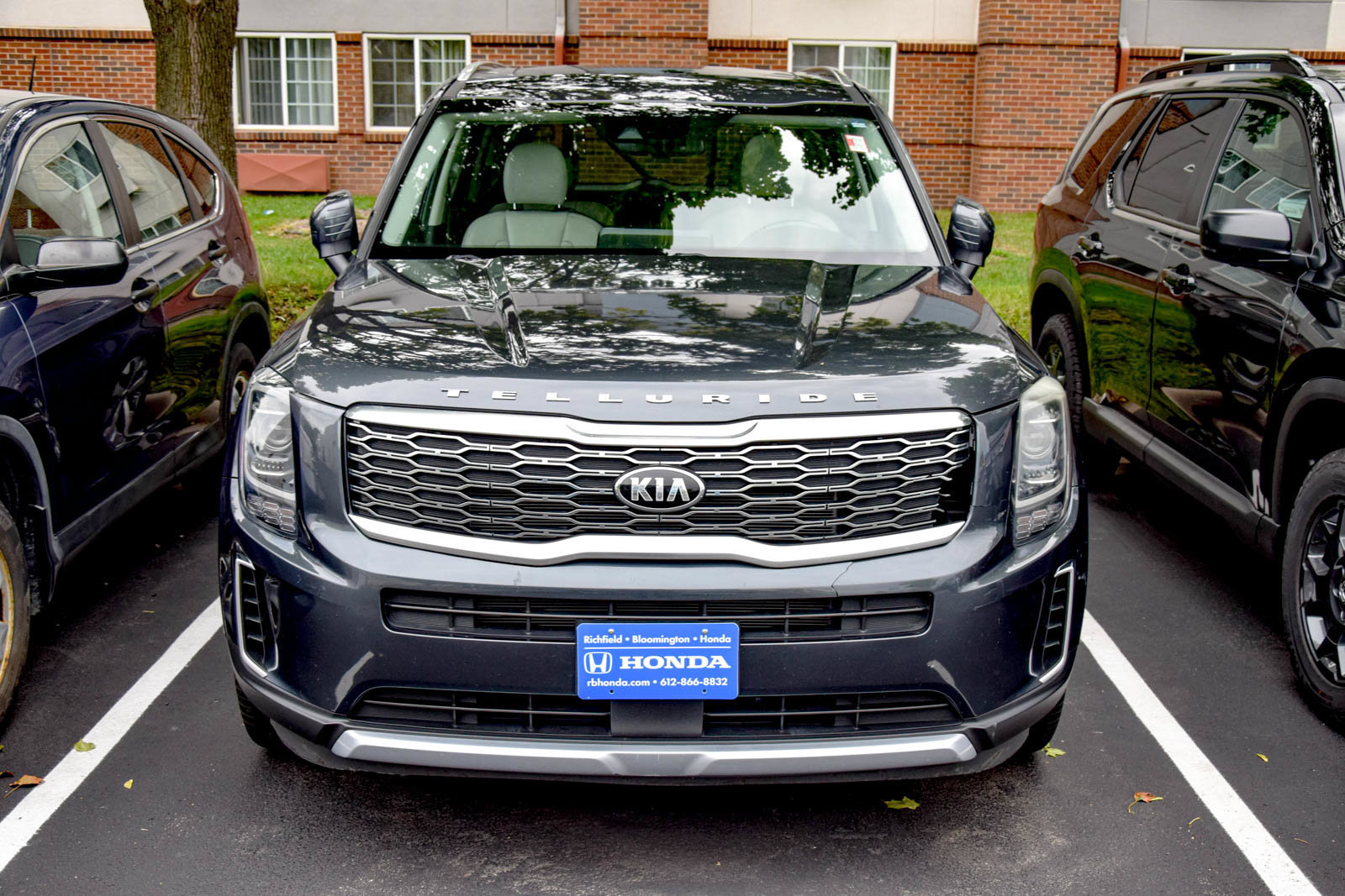 Used 2020 Kia Telluride EX w/ EX Premium Package AWD/4WD image 3