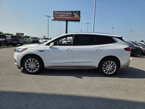 Used 2021 Buick Enclave Essence w/ Sound and Sites Package FWD image 4