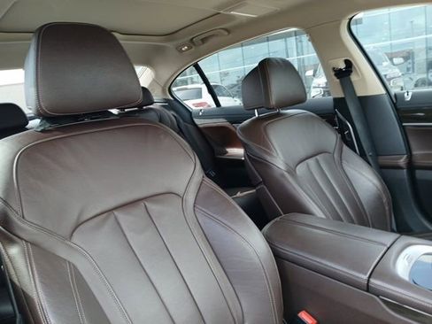 Used 2021 BMW 740i xDrive image 16