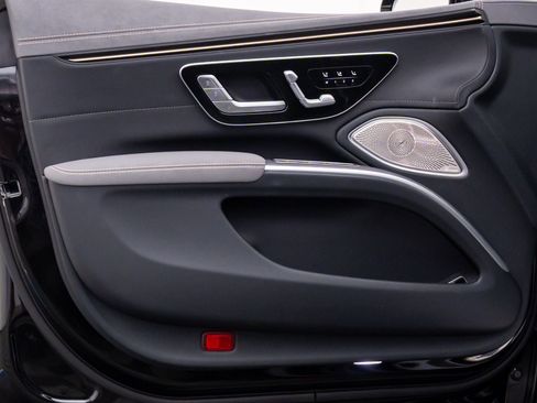 Used 2022 Mercedes-Benz EQS 580 4MATIC Sedan image 12