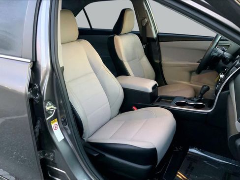 Used 2017 Toyota Camry SE FWD image 9