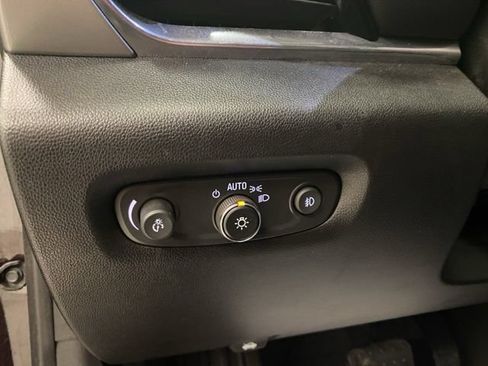 Used 2020 Chevrolet Traverse LT w/ LT Premium Package AWD/4WD image 33