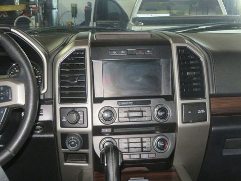 Used 2017 Ford F150 Lariat w/ Equipment Group 502A Luxury image 40