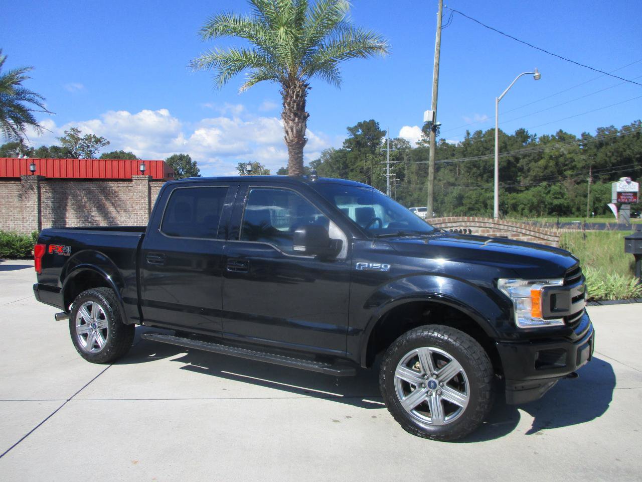 Used 2018 Ford F150 XLT w/ Equipment Group 302A Luxury AWD/4WD image 18