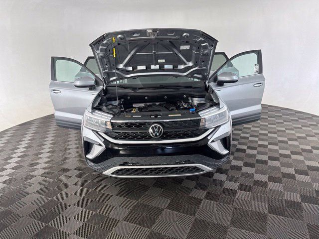 Used 2022 Volkswagen Taos SE w/ IQ.Drive SE Package FWD image 13