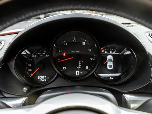 Used 2018 Porsche 718 Cayman Base image 13