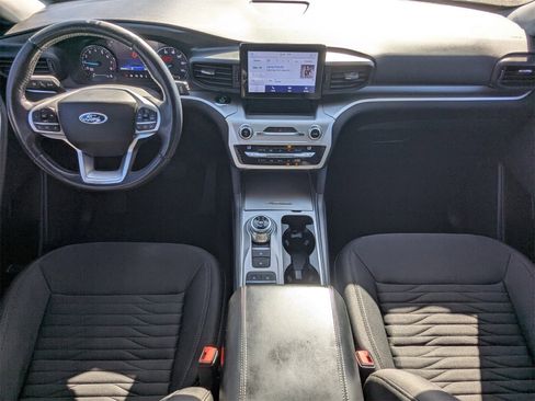 Used 2021 Ford Explorer XLT image 17