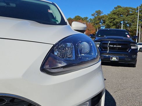 Used 2021 Ford Escape SE image 10