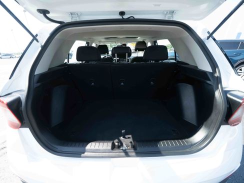 Used 2025 Hyundai Venue SEL FWD image 28
