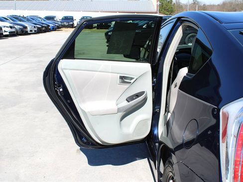 Used 2015 Toyota Prius Two image 28