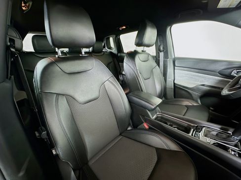 Used 2024 Jeep Compass Latitude image 25