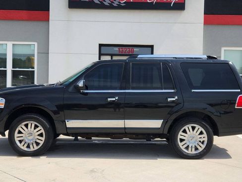 Used 2013 Lincoln Navigator 4WD image 3