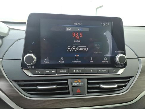 Used 2024 Nissan Altima 2.5 SV image 9