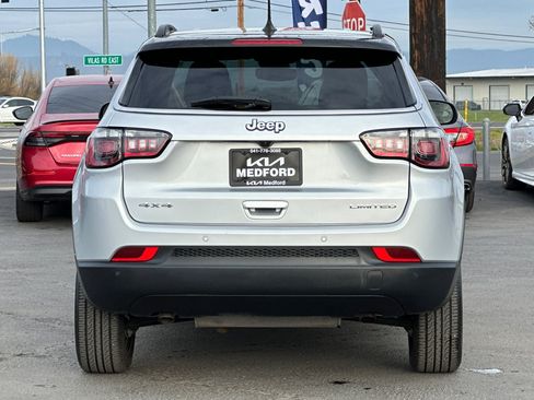 Used 2025 Jeep Compass Limited AWD/4WD image 5
