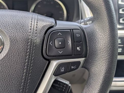 Used 2017 Toyota Highlander LE FWD image 51