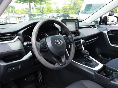 Used 2019 Toyota RAV4 LE FWD image 24