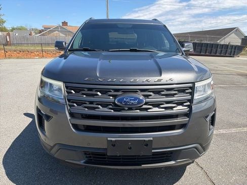 Used 2018 Ford Explorer XLT w/ Equipment Group 202A image 7