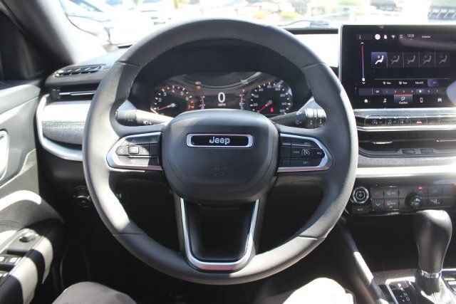 Used 2024 Jeep Compass Latitude AWD/4WD image 14
