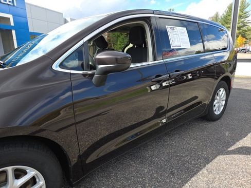 Used 2017 Chrysler Pacifica LX image 28