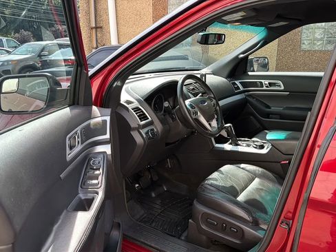 Used 2014 Ford Explorer XLT w/ Equipment Group 202A AWD/4WD image 23
