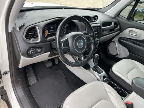 Used 2018 Jeep Renegade Limited w/ UConnect 8.4 Nav Group FWD image 14